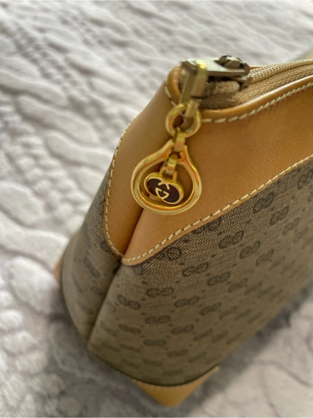 Gucci vintage pristine pouch w COA - Picture 5 of 12